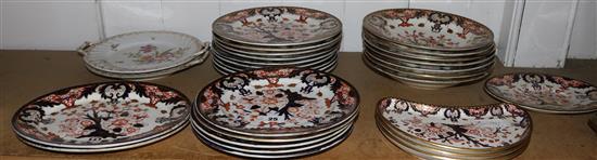 Crown Derby part Imari patterned dinner service & 2 Dresden plates
